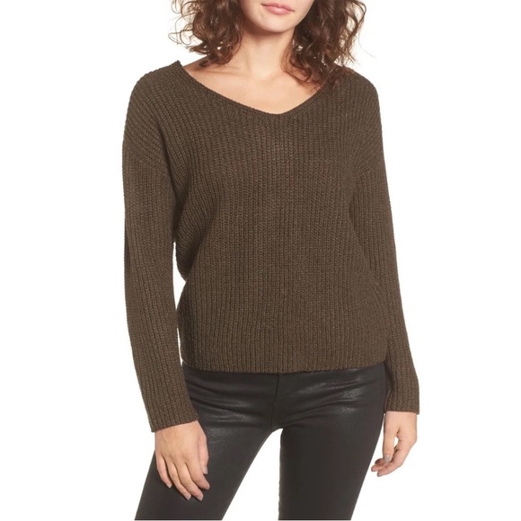 ASTR Twist Back V-Neck Ribbed Sweater in Olive S - Picture 2 of 11